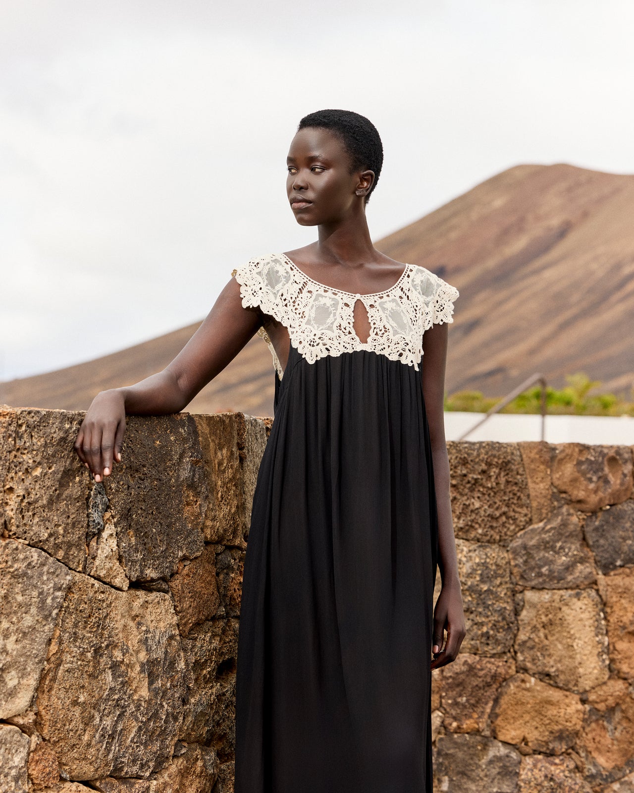Robe Baron - Noir : Robe longue en georgette de viscose et guipure – Noir et écru Mes Demoiselles - Image 4