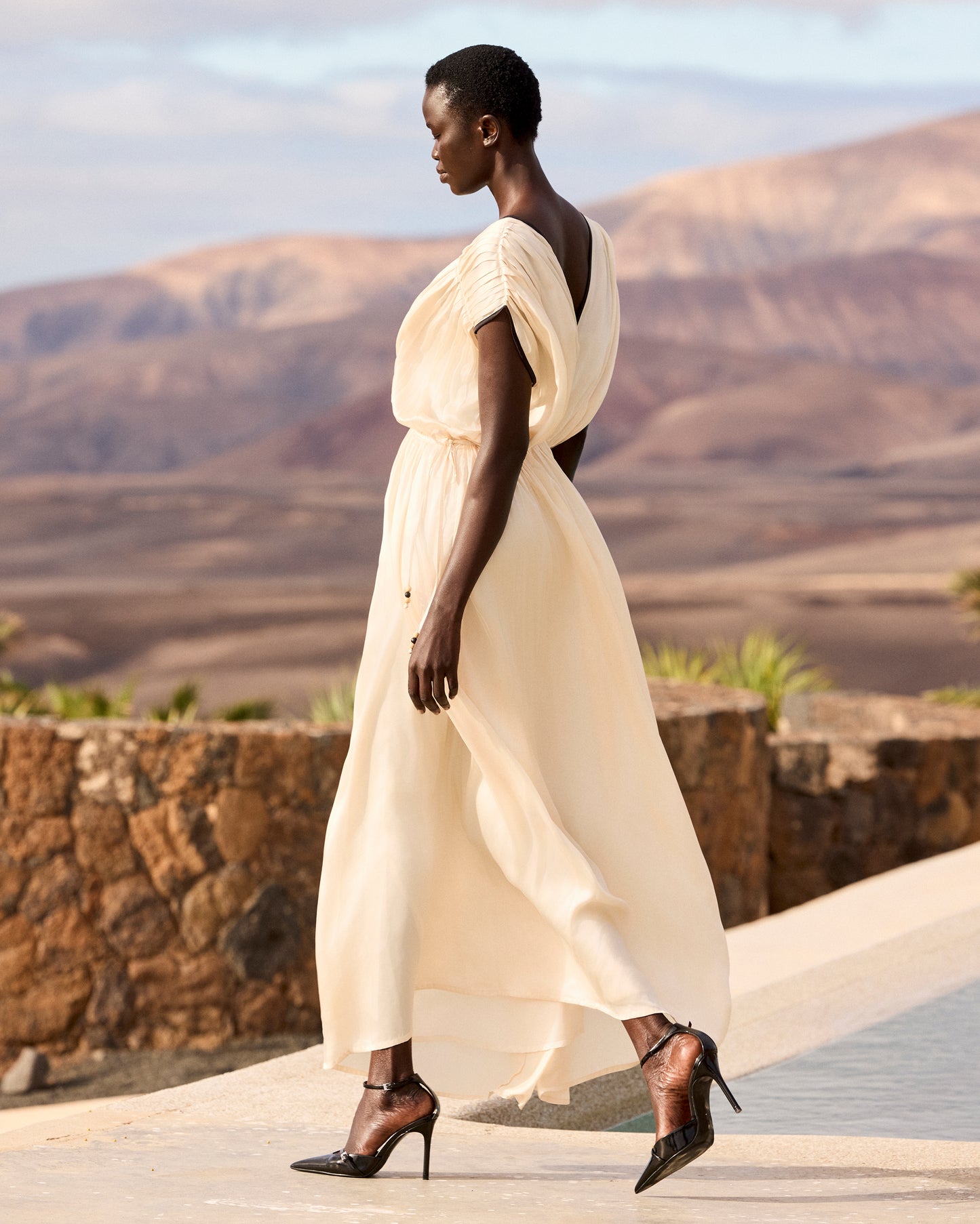 Robe Blava - Écru : Robe longue en viscose satinée – Écru et détails noirs Mes Demoiselles