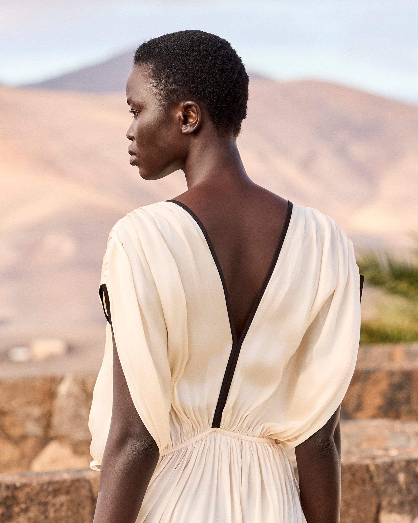 Robe Blava - Écru : Robe longue en viscose satinée – Écru et détails noirs Mes Demoiselles