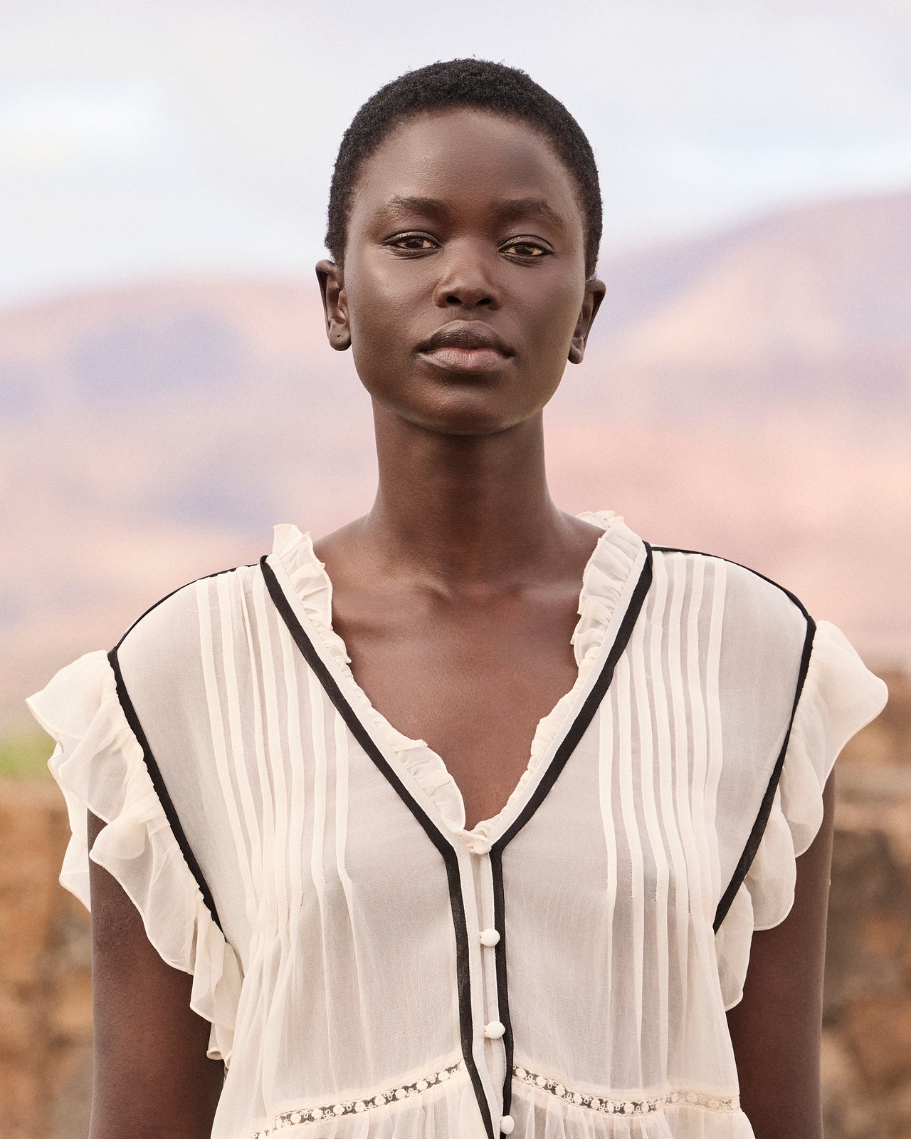 Top Bolly - Écru : Top volanté en georgette de viscose – Écru et détail noir Mes Demoiselles - Image 4