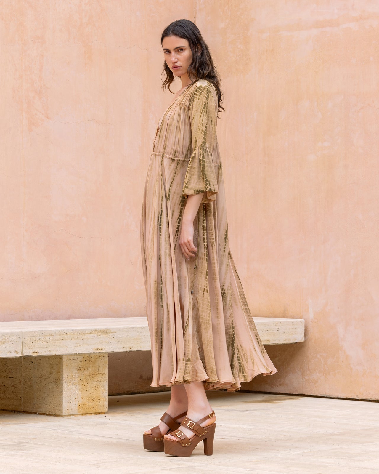 Robe Calm - Beige : Robe midi en viscose shiny tie & dye Mes Demoiselles - Image 4