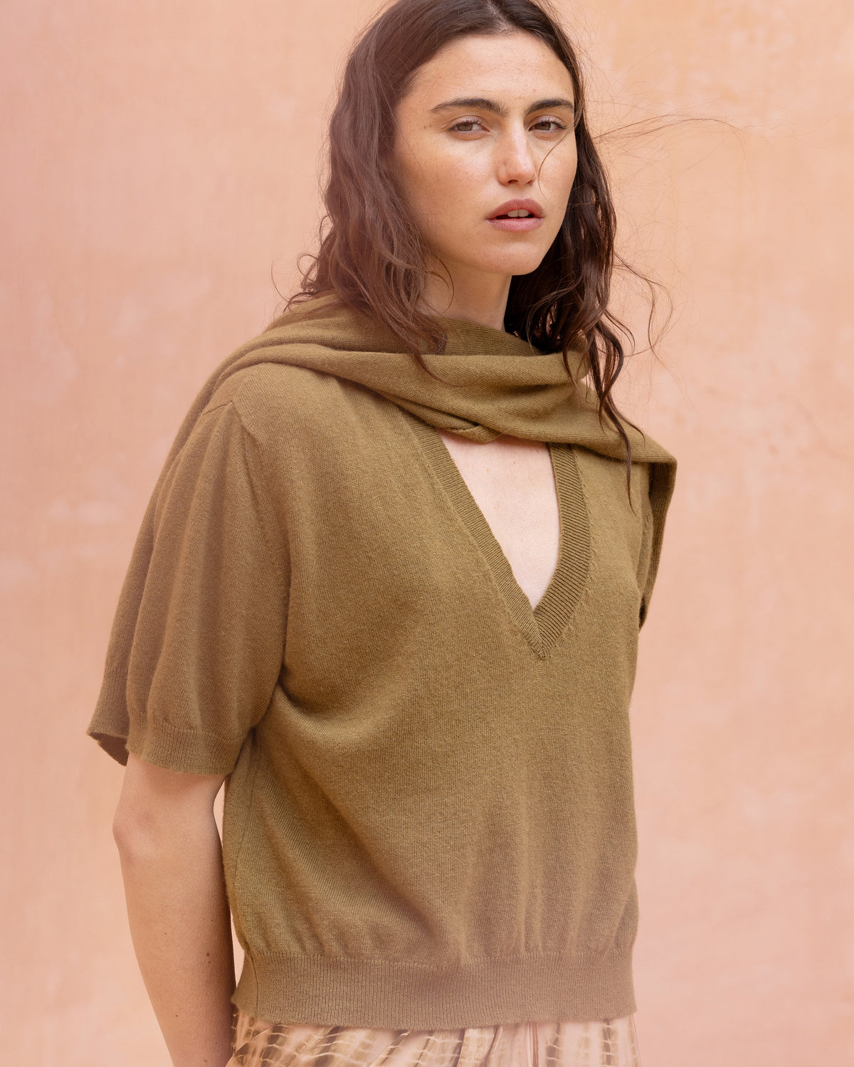 Pull court en cachemire et mérinos avec écharpe intégrée - Pulls & gilets Mes Demoiselles - Image 1