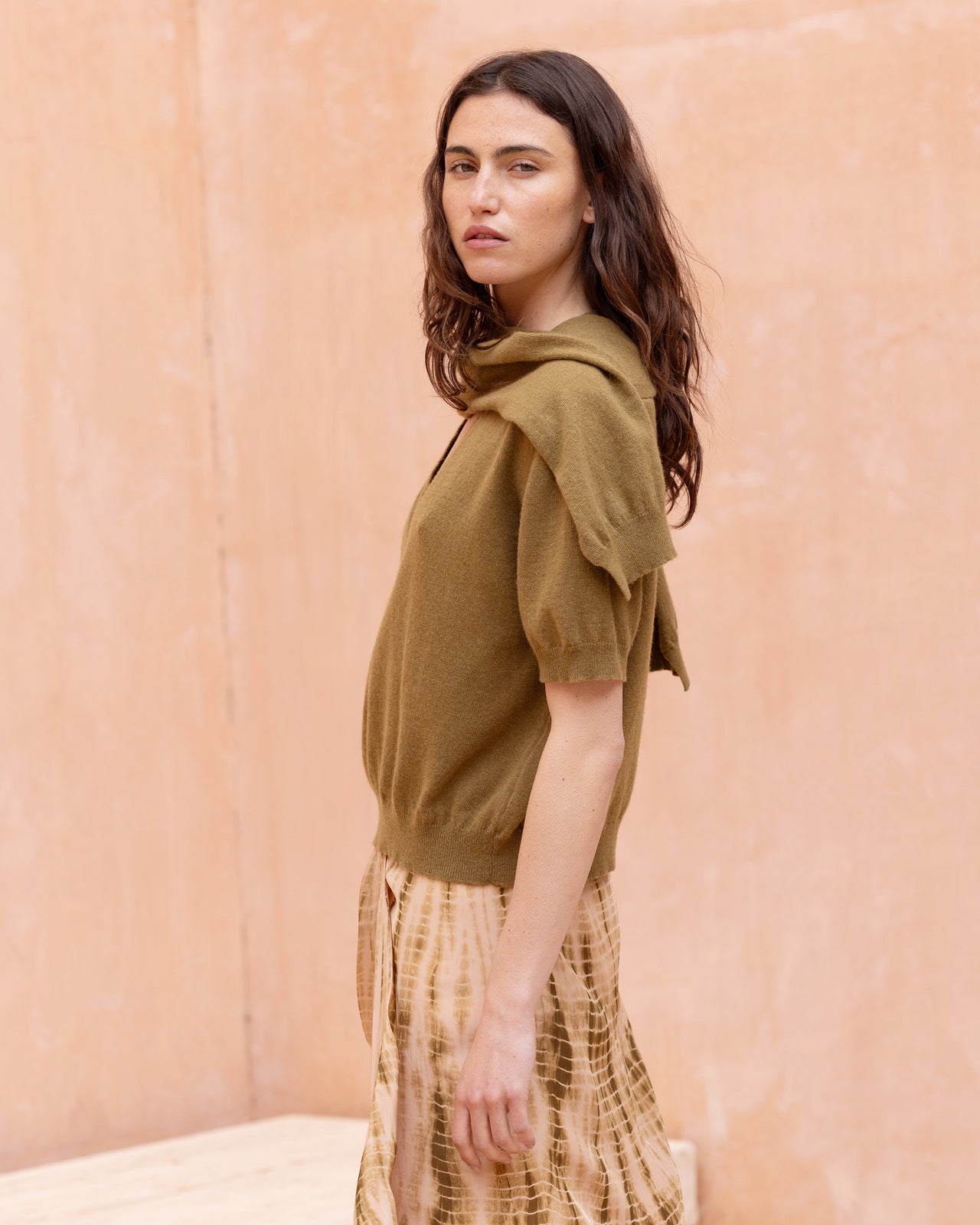 Pull Camel - Marron Olive : Pull court en cachemire et mérinos avec écharpe intégrée Mes Demoiselles - Image 5