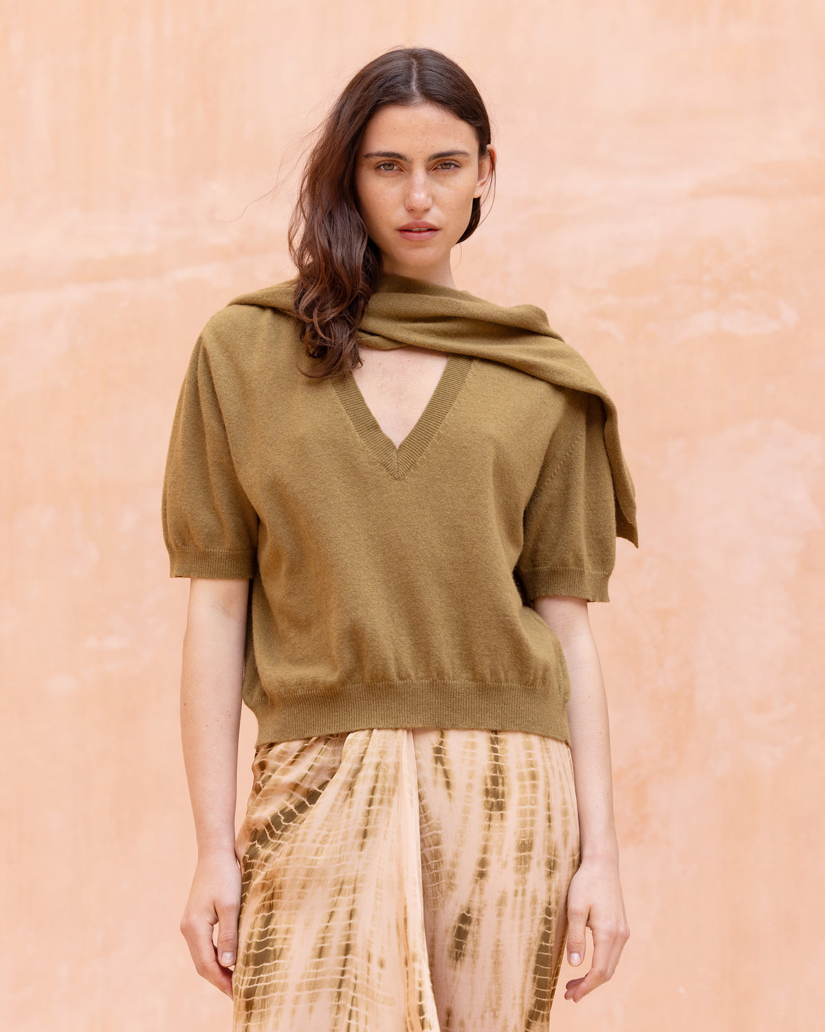 Pull court en cachemire et mérinos avec écharpe intégrée - Pulls & gilets Mes Demoiselles - Image 3