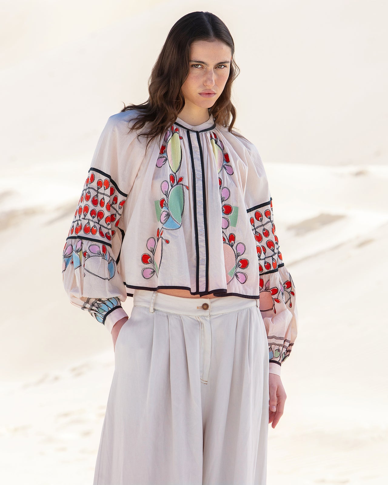 Blouse en voile de coton beige et broderies colorées - Chemises & tops Mes Demoiselles - Image 3