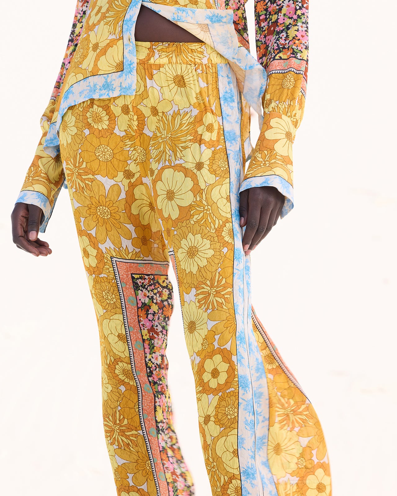 Pantalon Candy - Jaune : Pantalon souple en viscose jacquard imprimé floral Mes Demoiselles - Image 4
