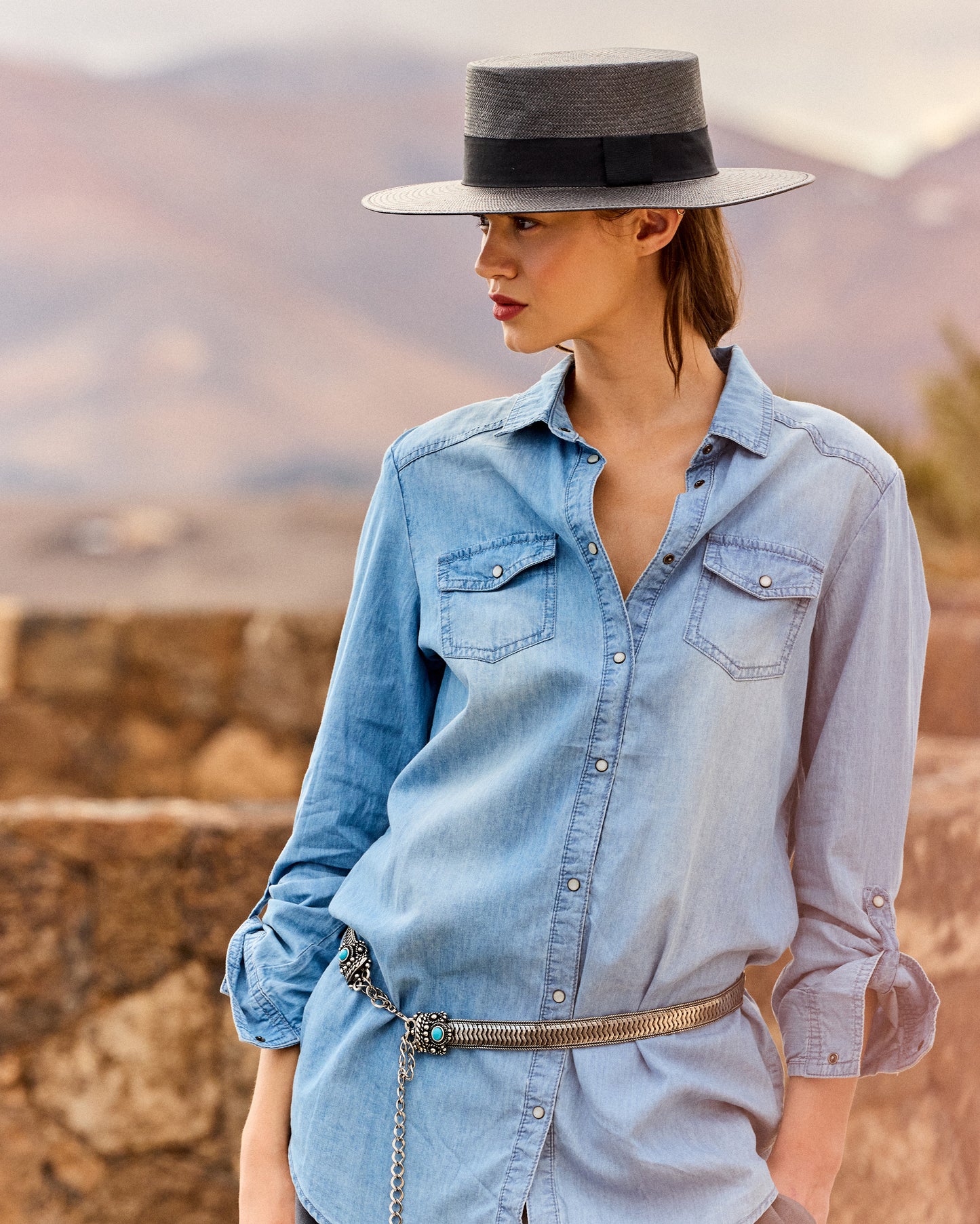 Chemise Suryn - Bleu Clair : Chemise en Tencel souple – Détail pins colorés Mes Demoiselles