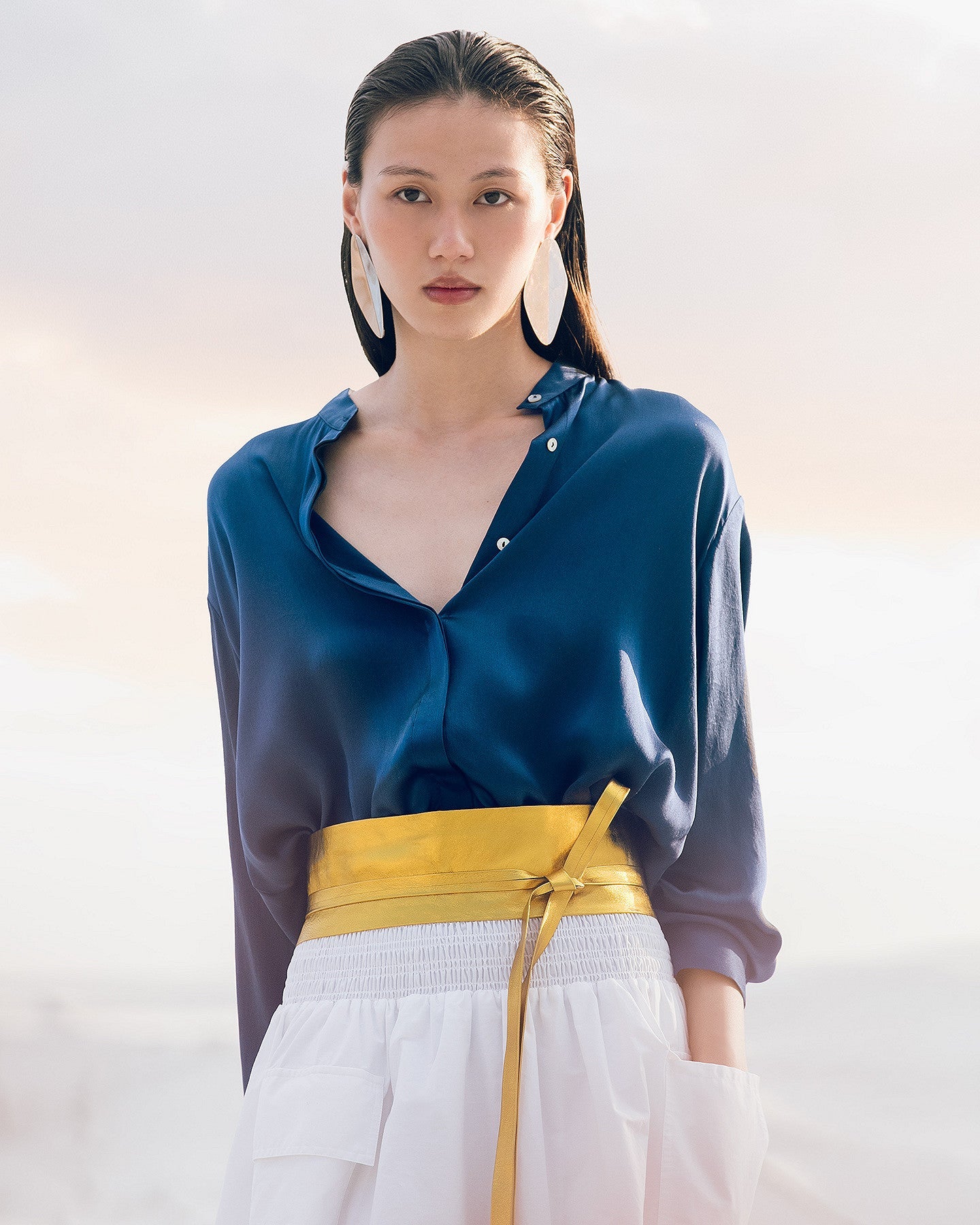 Chemise Silveness - Bleu Marine : Chemise en satin de soie bleue nuit aux lignes épurées Mes Demoiselles