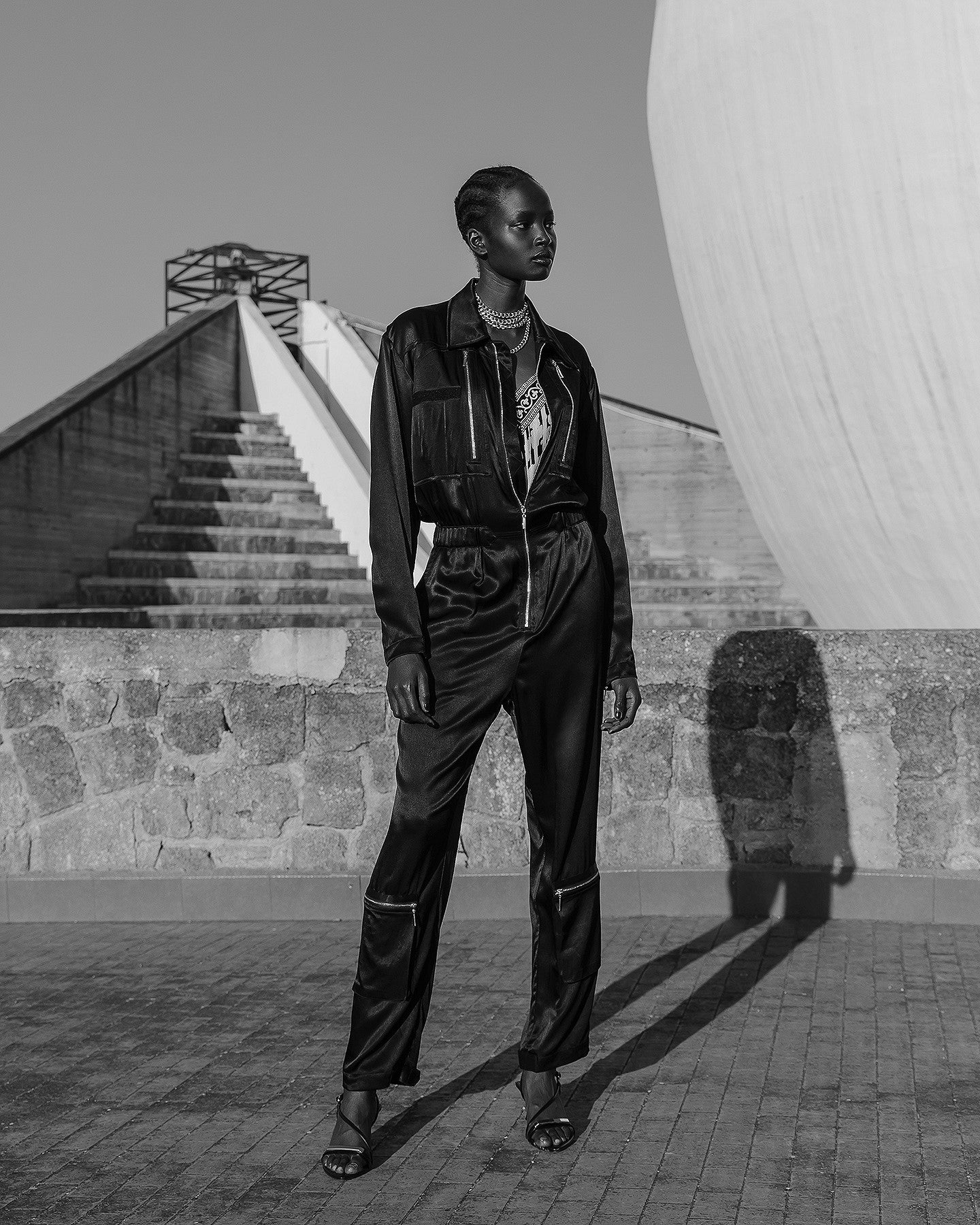 Combinaison Silim - Noir : Longue combinaison pantalon noire en satin viscose Mes Demoiselles