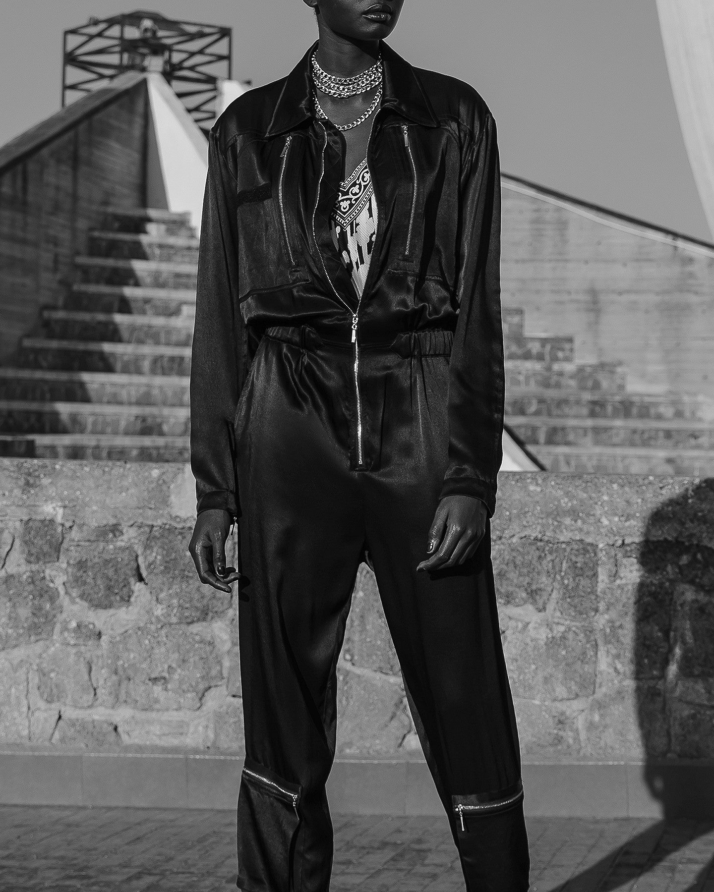 Combinaison Silim - Noir : Longue combinaison pantalon noire en satin viscose Mes Demoiselles