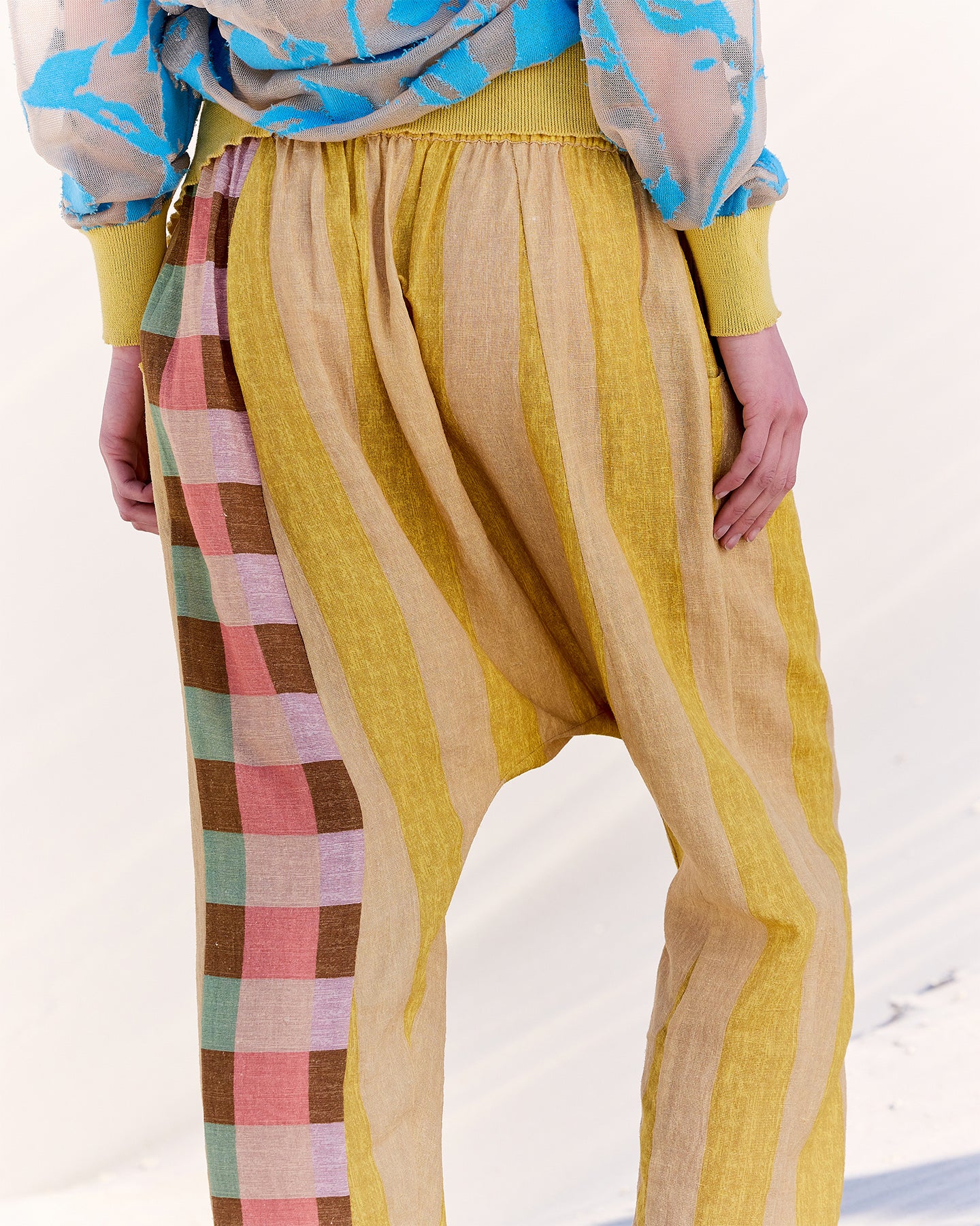 Pantalon sarouel en soie fine et naturelle rayé jaune - Pantalons & combinaisons Mes Demoiselles