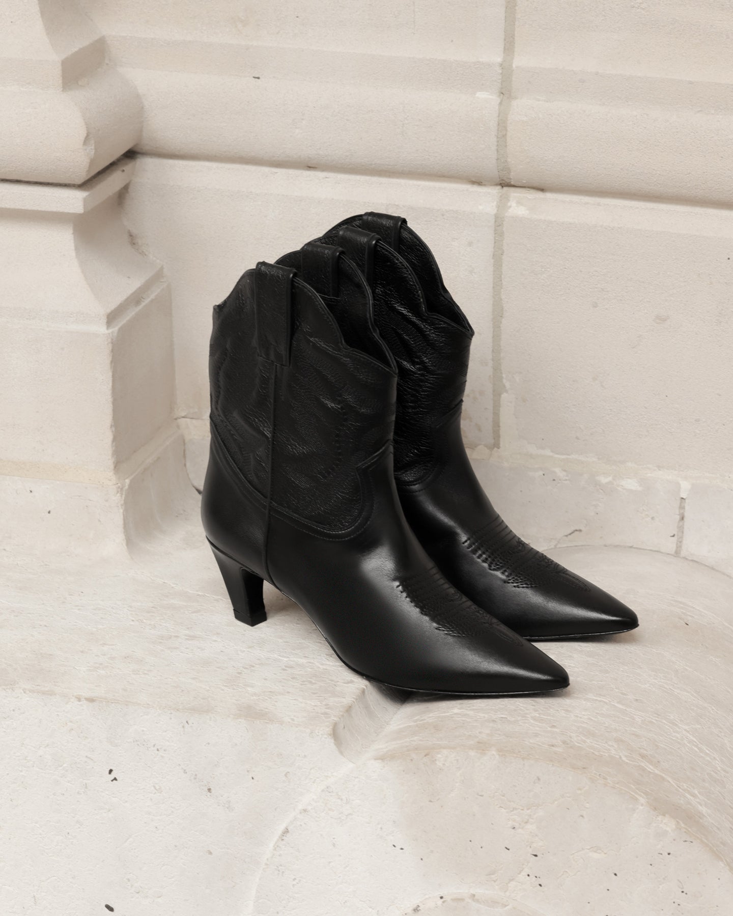 Bottines western en cuir noir - Chaussures Mes Demoiselles