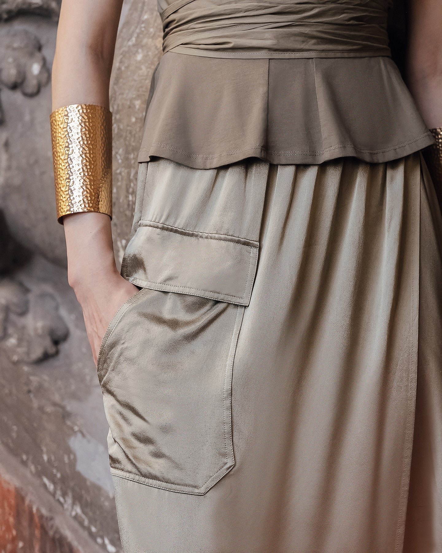 Jupe Soline - Kaki : Jupe droite en satin de viscose kaki Mes Demoiselles