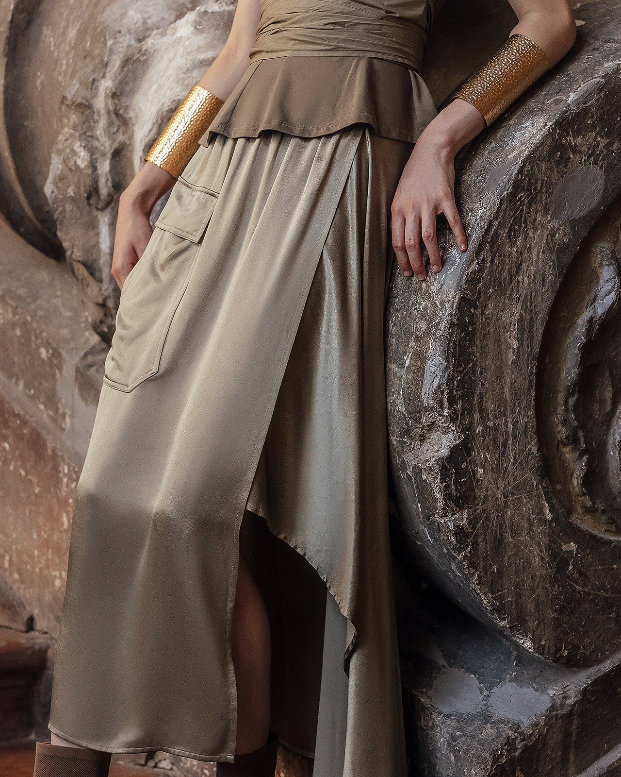 Jupe Soline - Kaki : Jupe droite en satin de viscose kaki Mes Demoiselles - Image 6