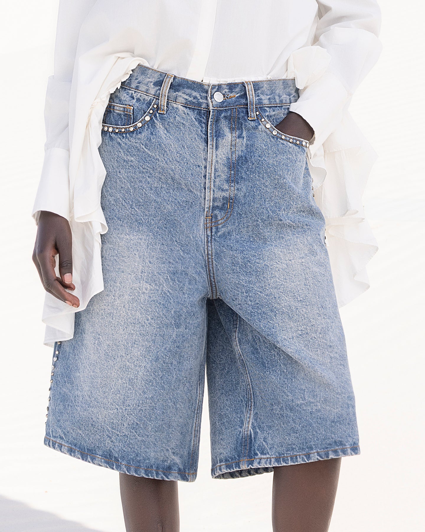 Bermuda long en denim bleu et pièces argentés - Jupes & shorts Mes Demoiselles