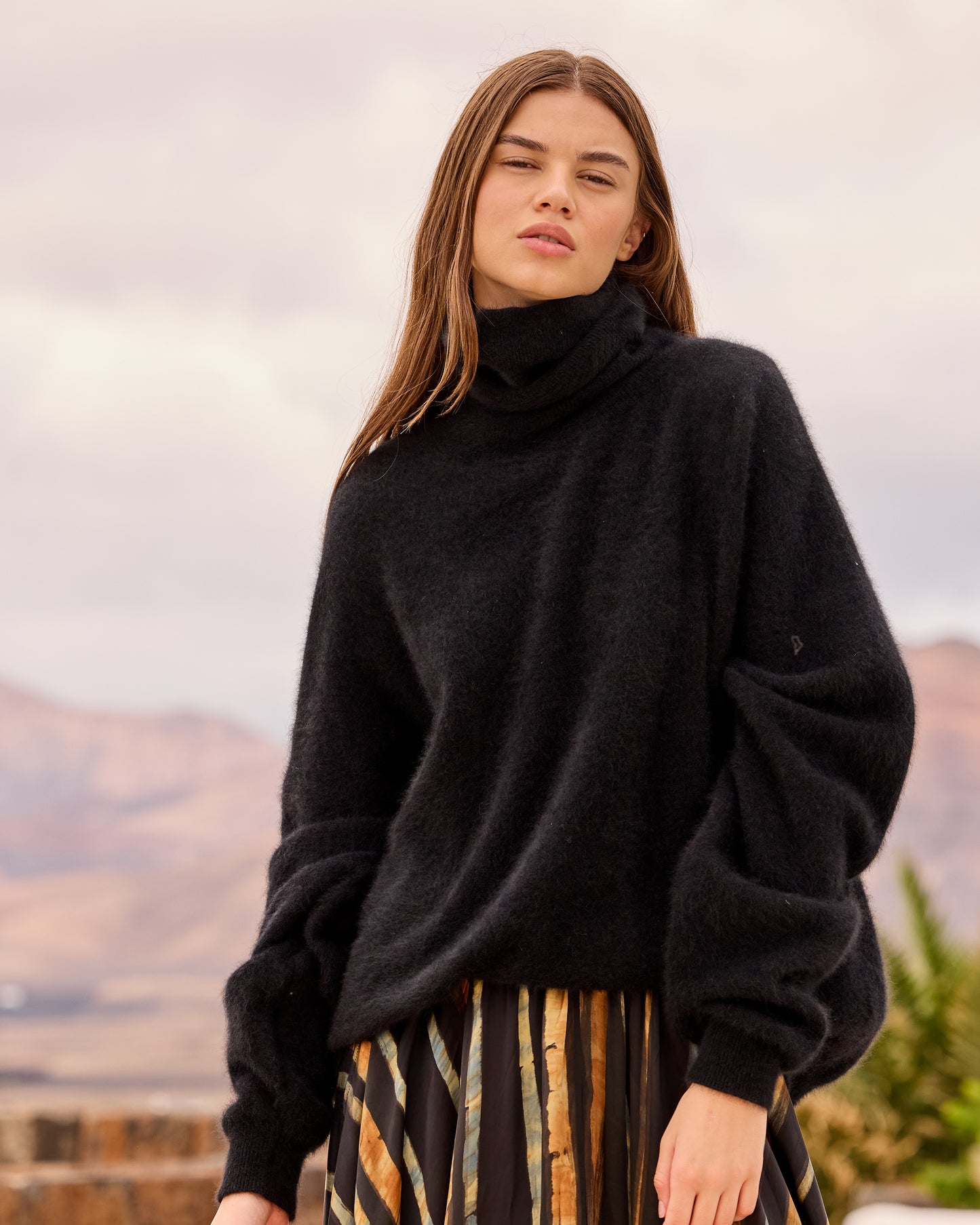 Pull col roulé oversize en laine de raccoon mélangé – Noir - Pulls & gilets Mes Demoiselles