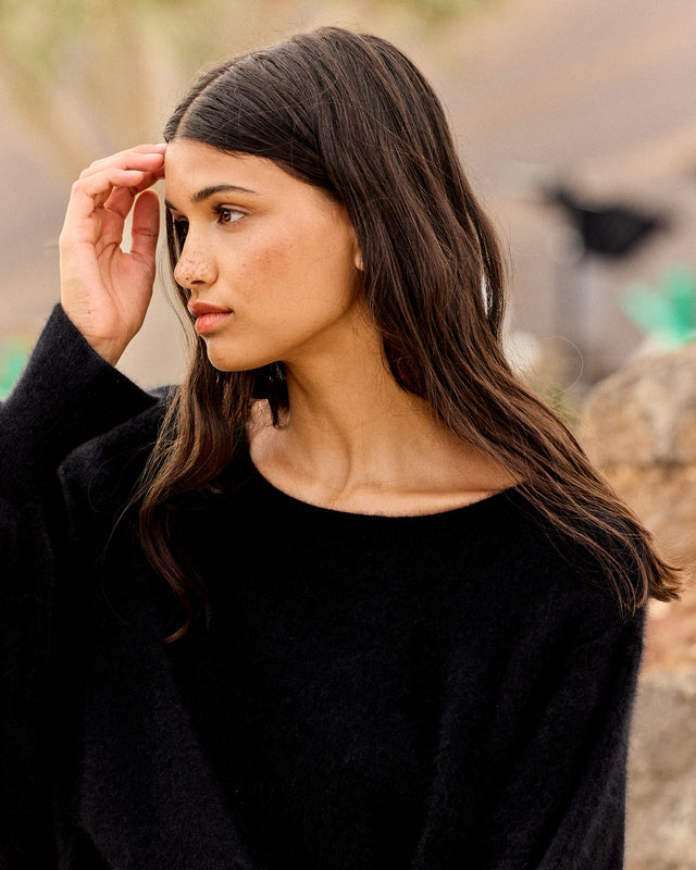 Pull Smilla - Noir : Pull ample en laine de raccoon, cachemire et angora – Noir Mes Demoiselles - Image 2