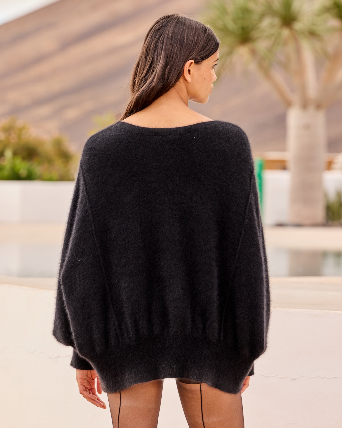 Pull Smilla - Noir : Pull ample en laine de raccoon, cachemire et angora – Noir Mes Demoiselles