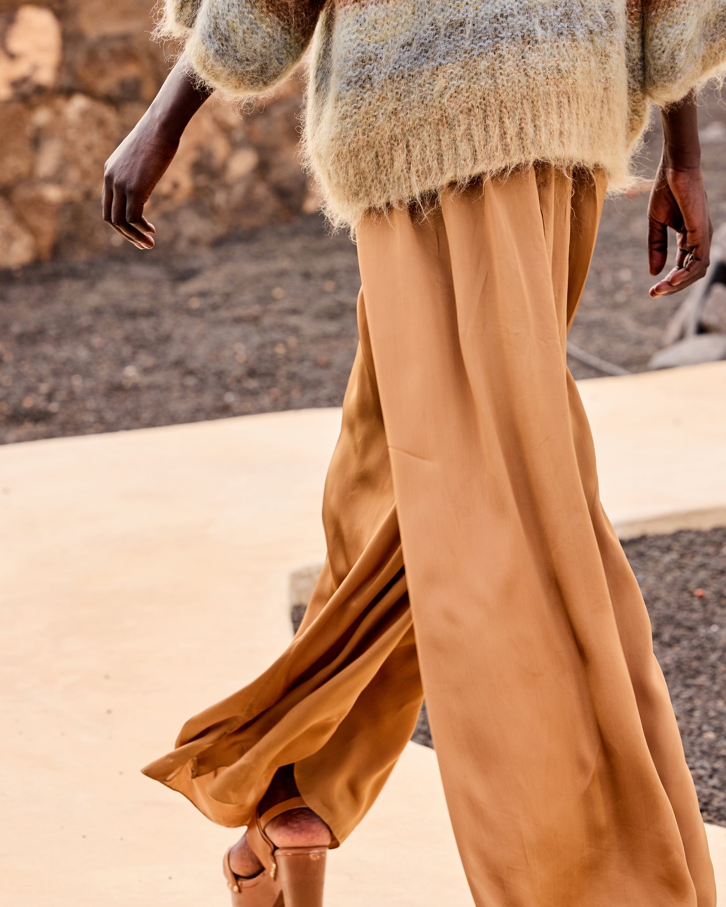 Pantalon Coucou - Caramel : Pantalon large en viscose satinée – Caramel Mes Demoiselles