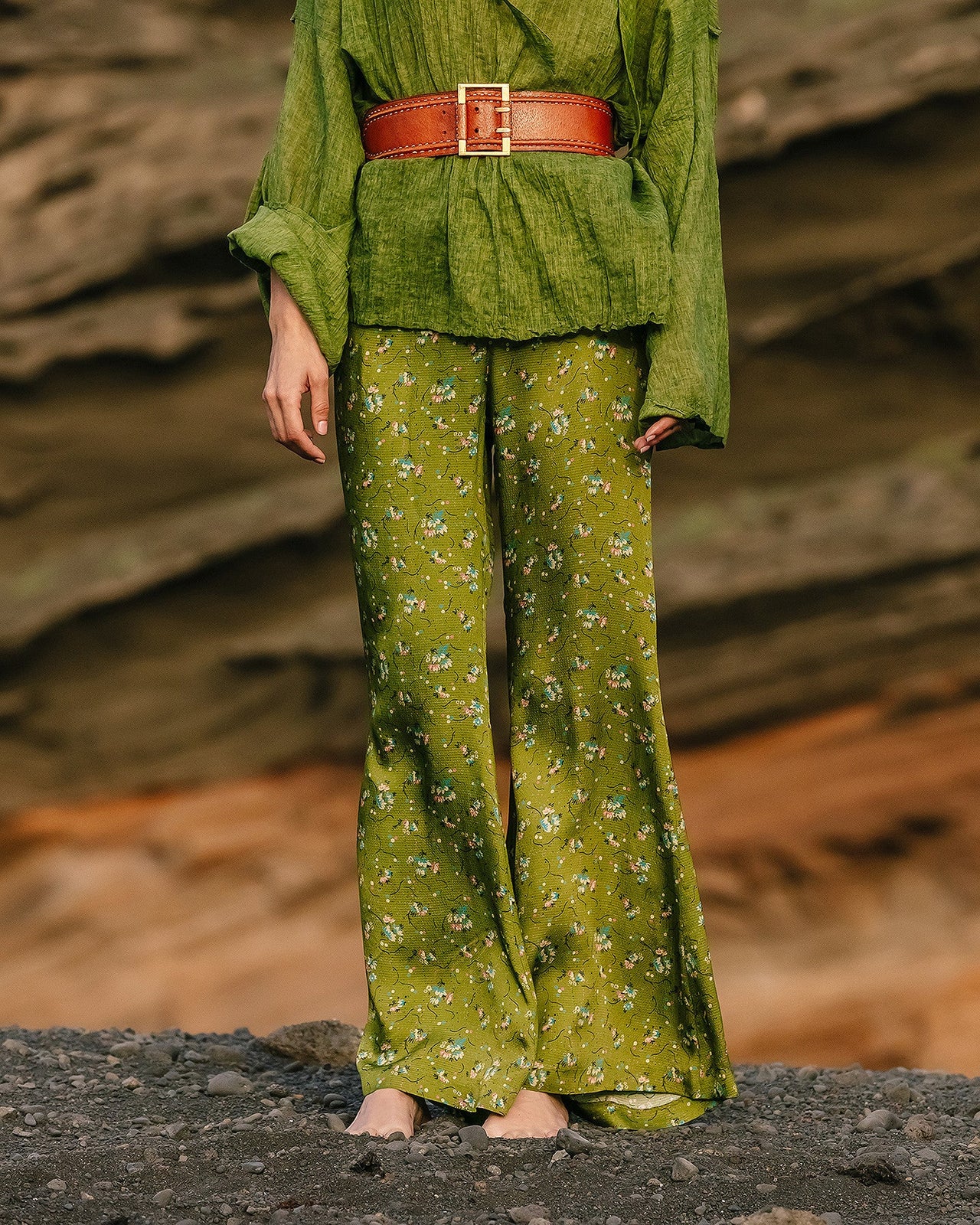 Pantalon coupe légèrement flare, imprimé floral, taille élastiquée - Pantalons & combinaisons Mes Demoiselles - Image 3