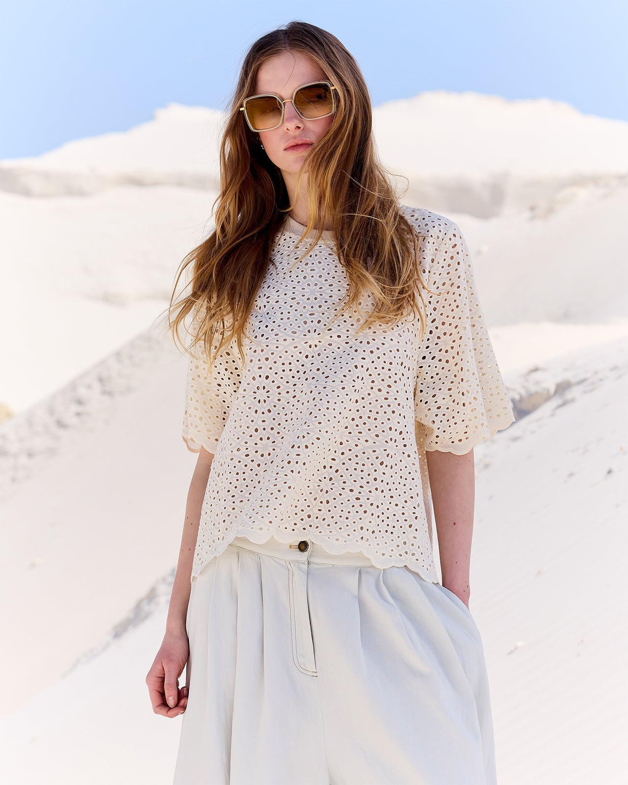 Top Randi - Blanc : Top teeshirt en broderie anglaise blanche Mes Demoiselles - Image 4