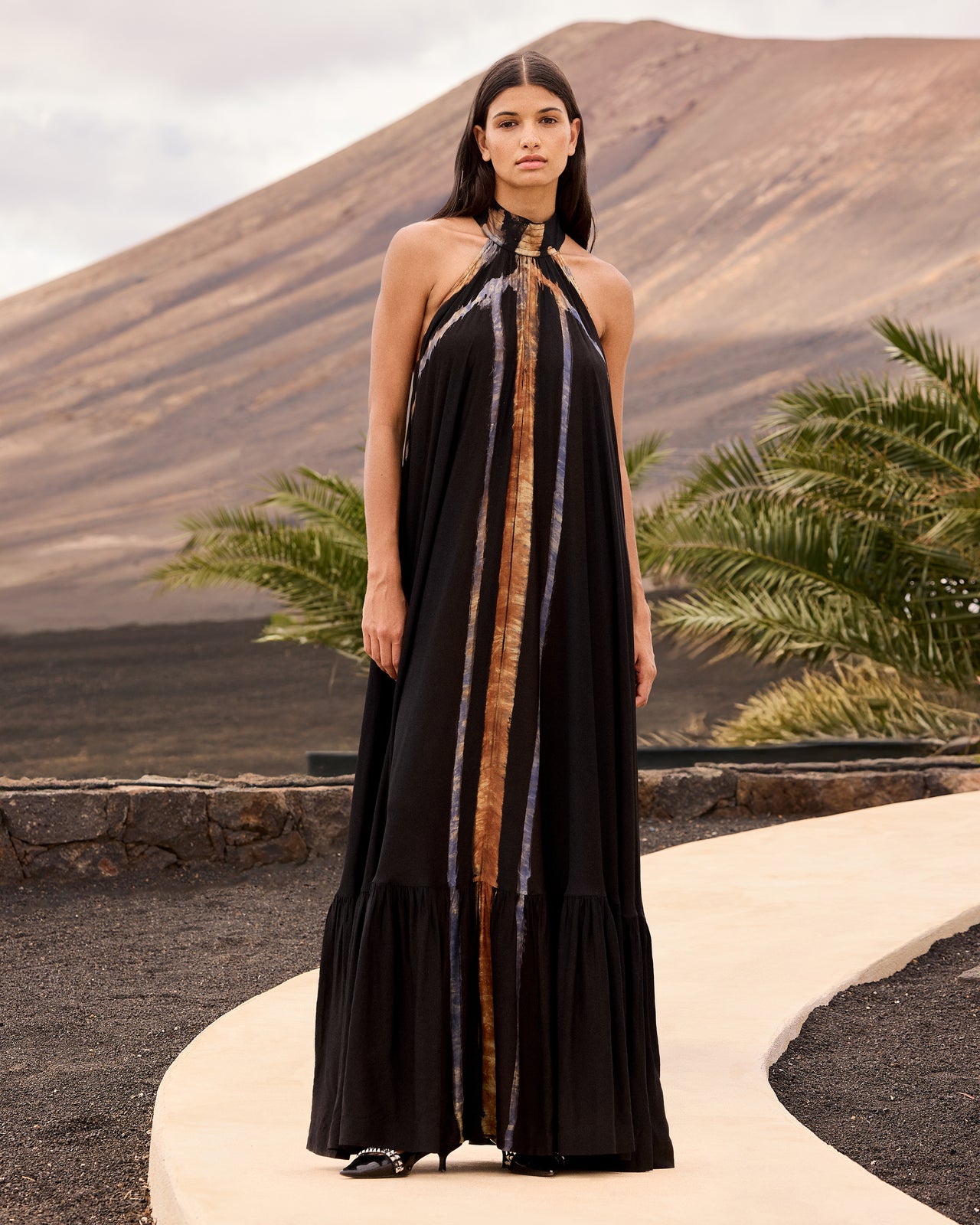 Robe trapèze tie & dye à la main – Noir, bleu et ocre - Robes Mes Demoiselles - Image 1