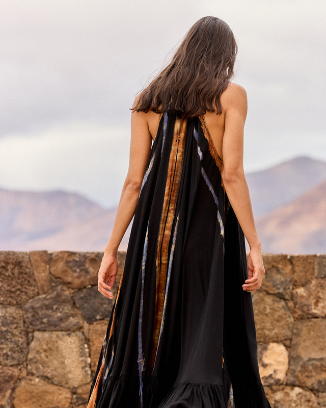 Robe trapèze tie & dye à la main – Noir, bleu et ocre - Robes Mes Demoiselles - Image 2