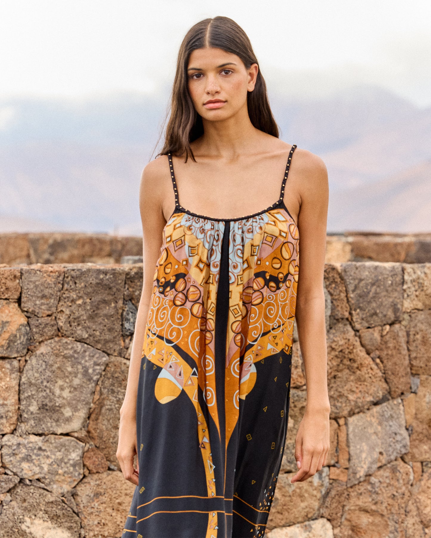 Robe Mony - Ocre : Robe longue bretelles imprimé placé – Noir et ocre Mes Demoiselles