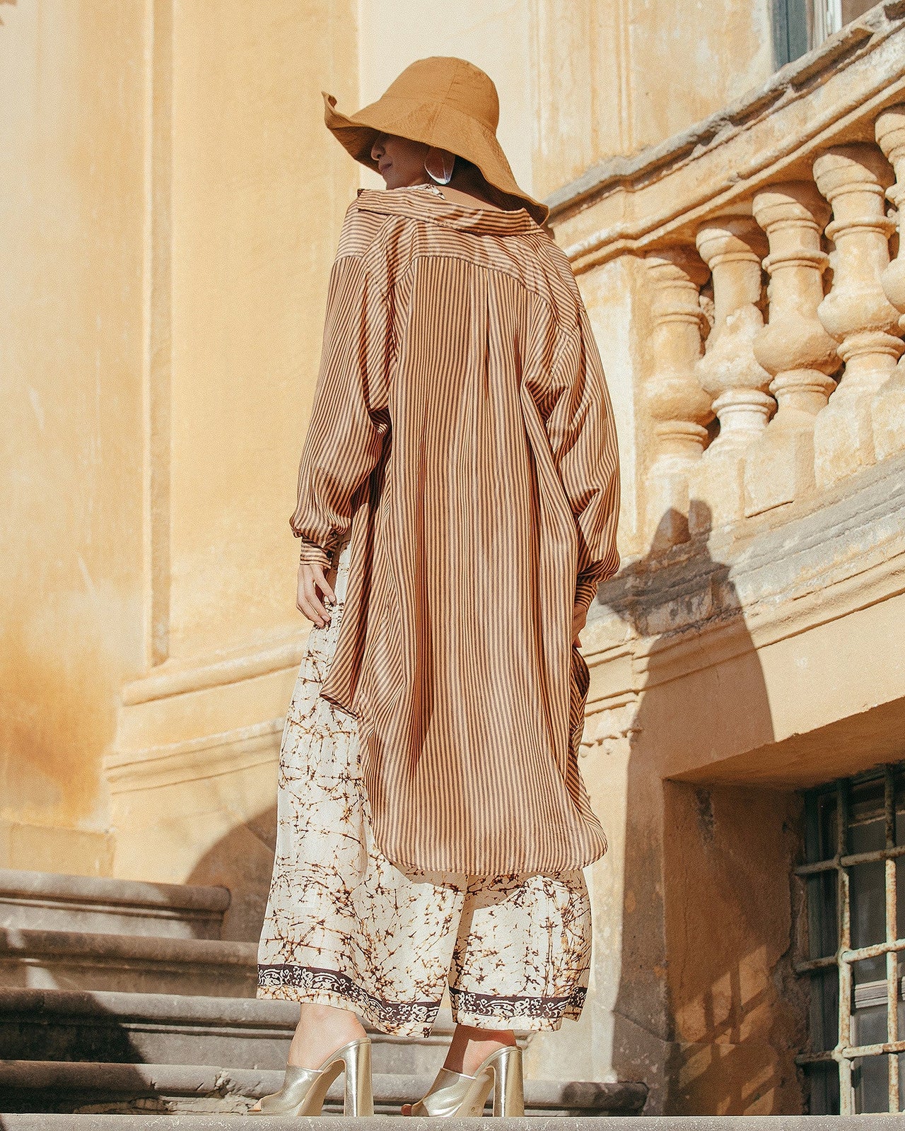 Robe Hiva - Marron : Longue chemise en soie rayée chocolat Mes Demoiselles - Image 6