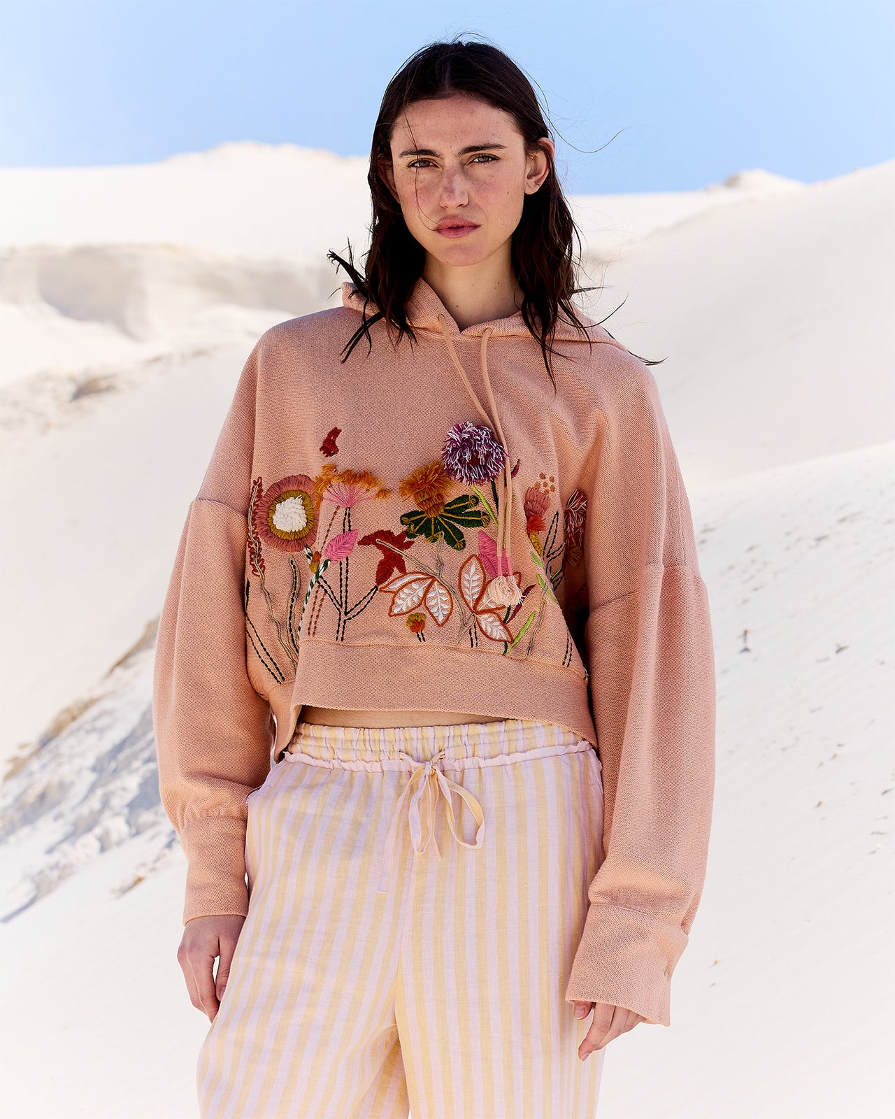 Hoodie Calpe - Rose : Sweat shirt rose poudré avec broderies florales Mes Demoiselles - Image 6