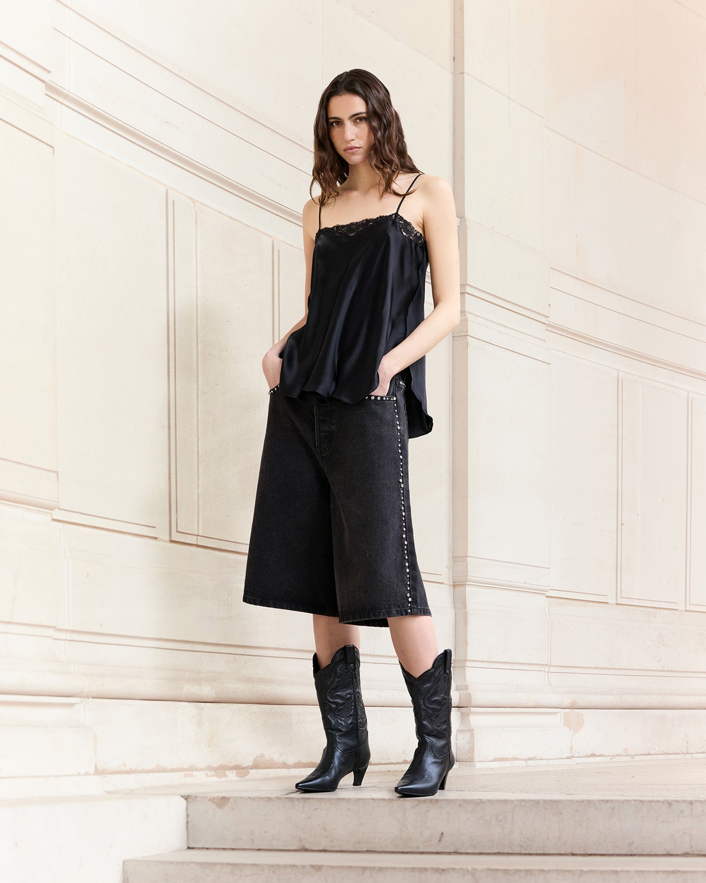 Top en soie noire avec dentelle française - Chemises & tops Mes Demoiselles