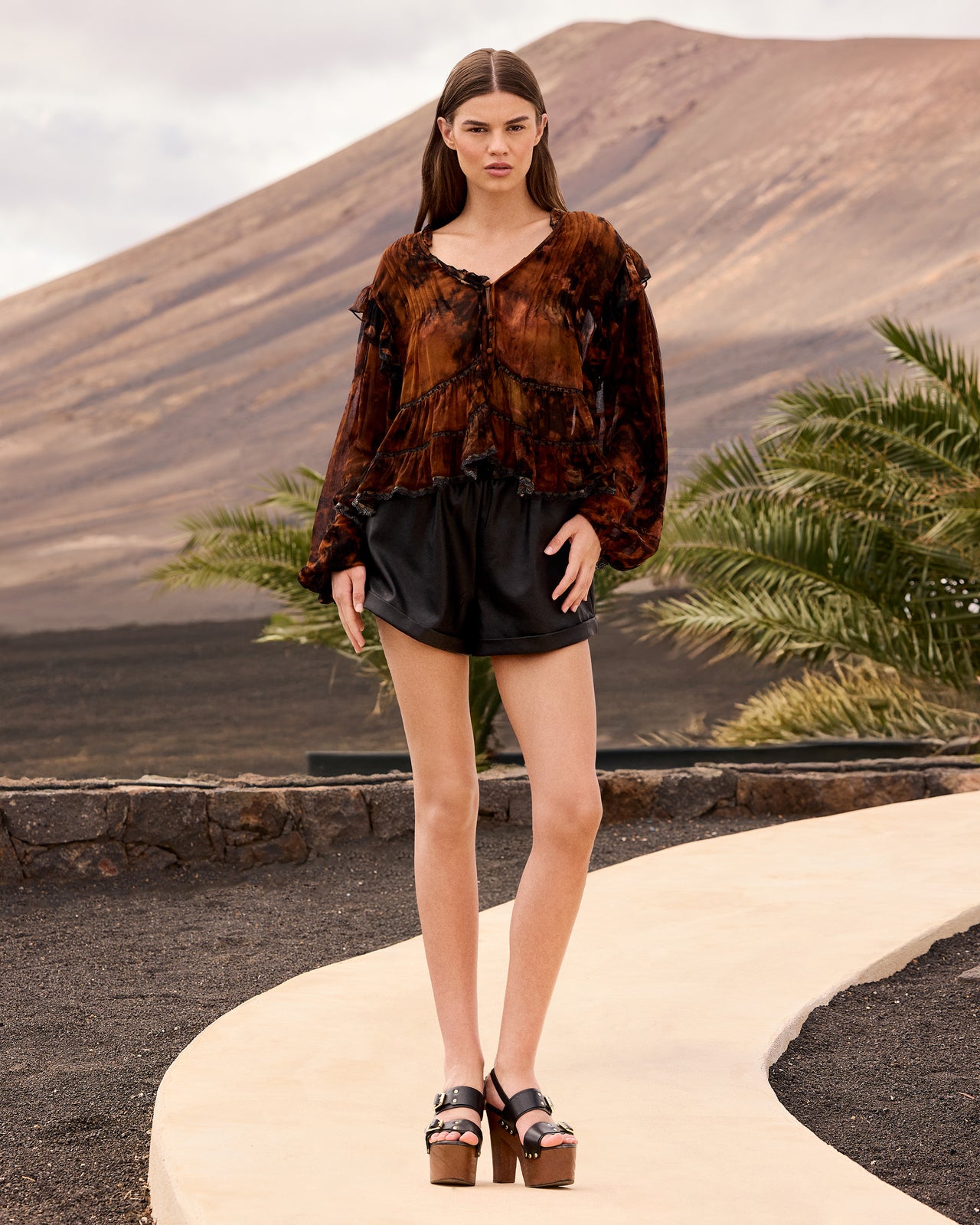 Short en simili cuir – Noir - Jupes & shorts Mes Demoiselles - Image 6