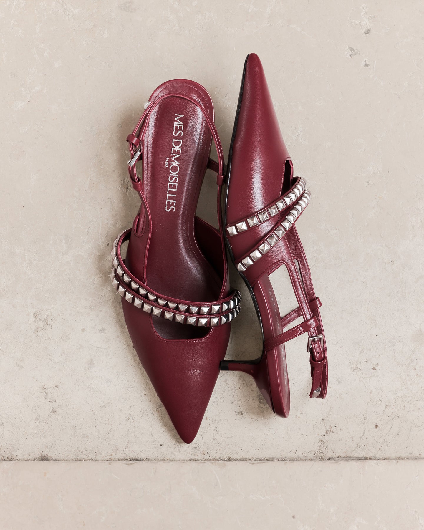 Escarpins en cuir bordeaux avec brides argentées - Chaussures Mes Demoiselles